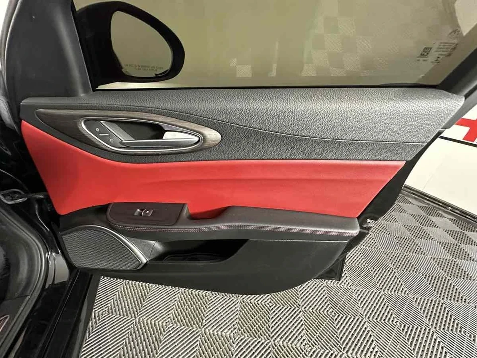 2021 Alfa Romeo Giulia - Image 16 of 21