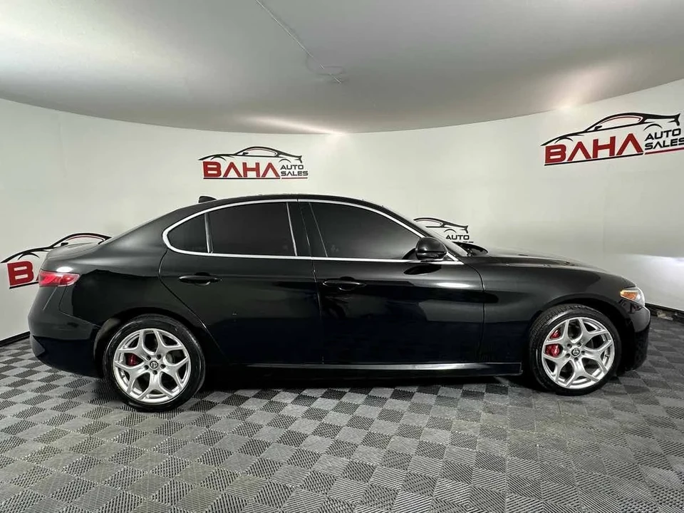 2021 Alfa Romeo Giulia - Image 10 of 21