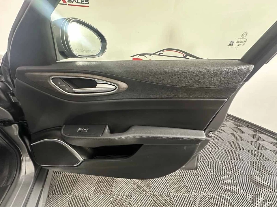 2021 Alfa Romeo Giulia - Image 16 of 21