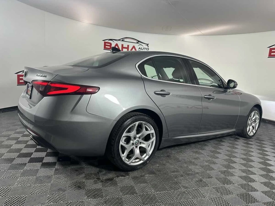 2021 Alfa Romeo Giulia - Image 9 of 21
