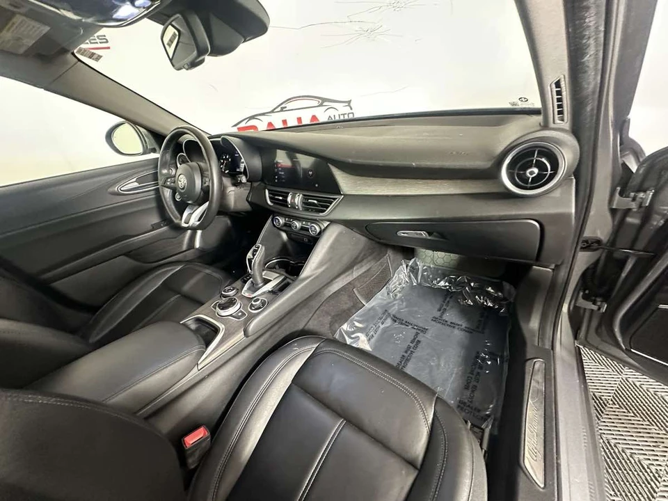 2021 Alfa Romeo Giulia - Image 21 of 21
