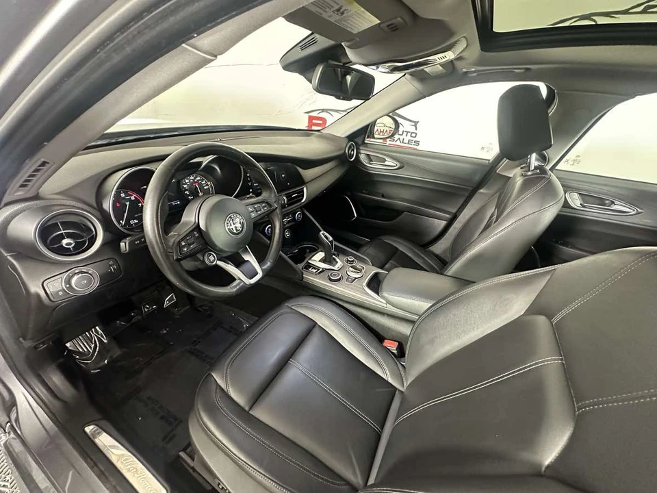 2021 Alfa Romeo Giulia - Image 20 of 21