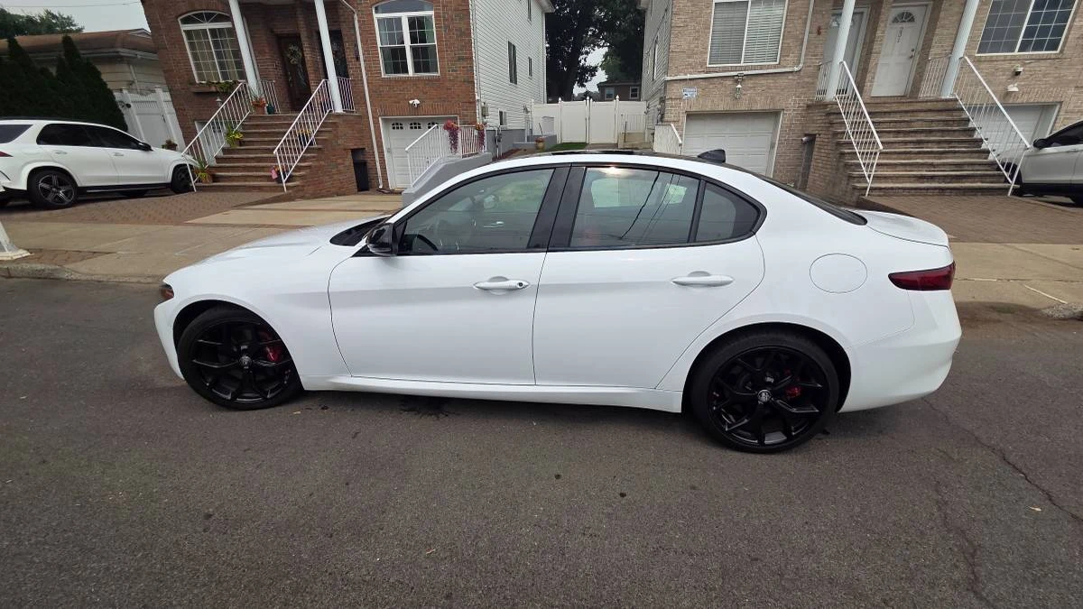 2021 Alfa Romeo Giulia - Image 2 of 11