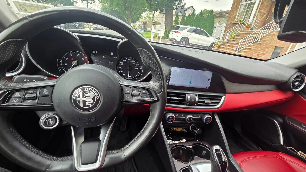 2021 Alfa Romeo Giulia - Image 5 of 11
