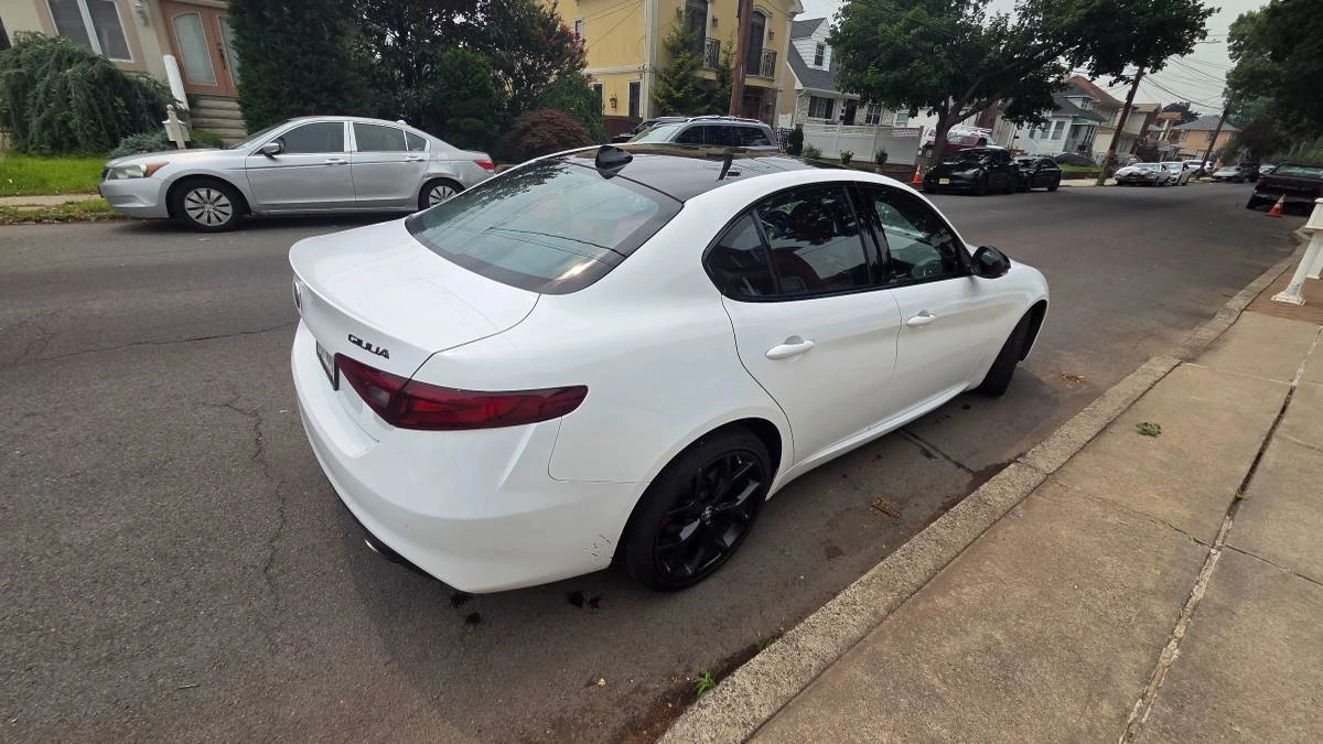 2021 Alfa Romeo Giulia - Image 4 of 11