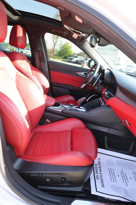 2021 Alfa Romeo Giulia - Image 14 of 19