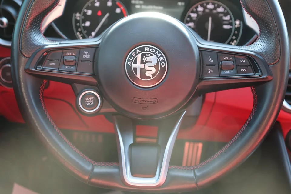 2021 Alfa Romeo Giulia - Image 17 of 19