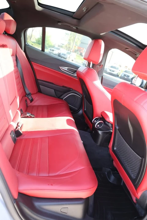 2021 Alfa Romeo Giulia - Image 15 of 19