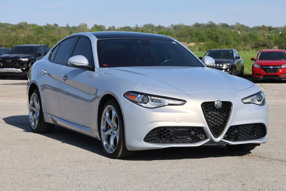 2021 Alfa Romeo Giulia - Image 4 of 19