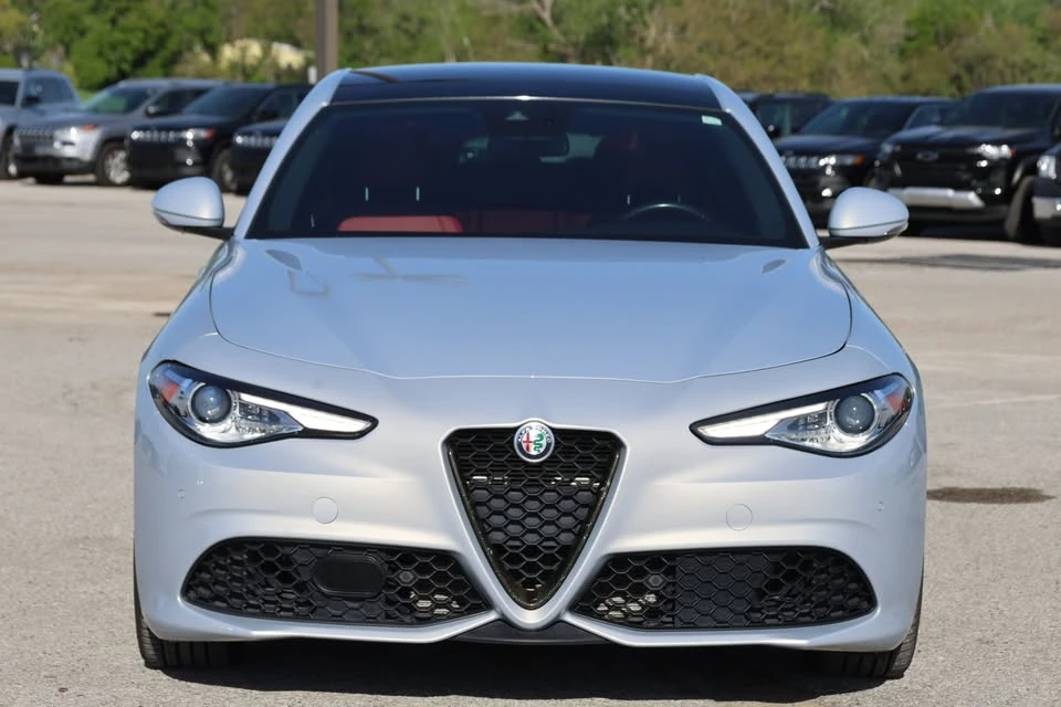 2021 Alfa Romeo Giulia - Image 5 of 19