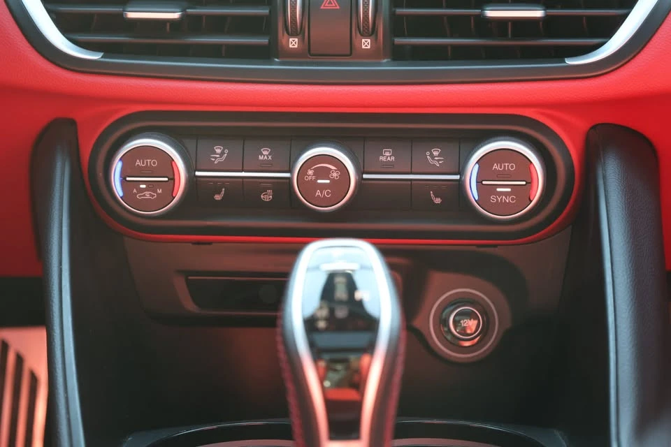 2021 Alfa Romeo Giulia - Image 19 of 19