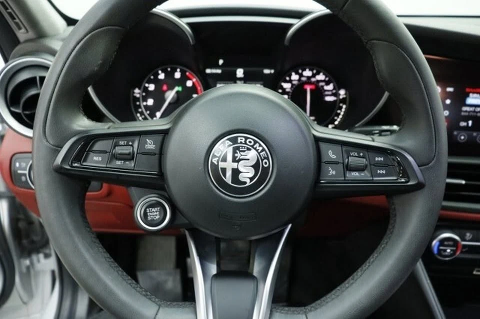 2021 Alfa Romeo Giulia - Image 10 of 20