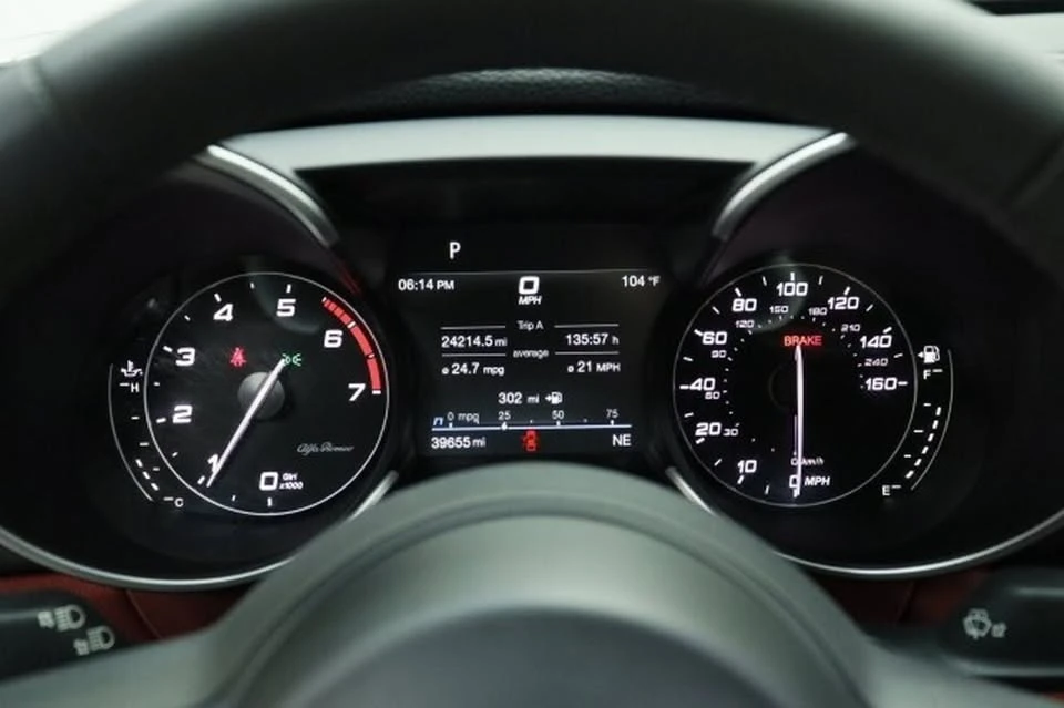 2021 Alfa Romeo Giulia - Image 15 of 20