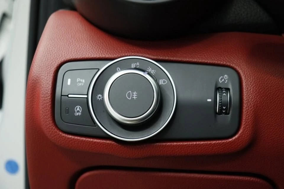 2021 Alfa Romeo Giulia - Image 9 of 20