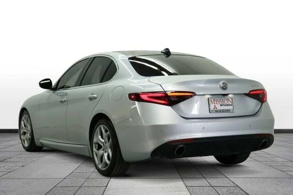2021 Alfa Romeo Giulia - Image 5 of 20