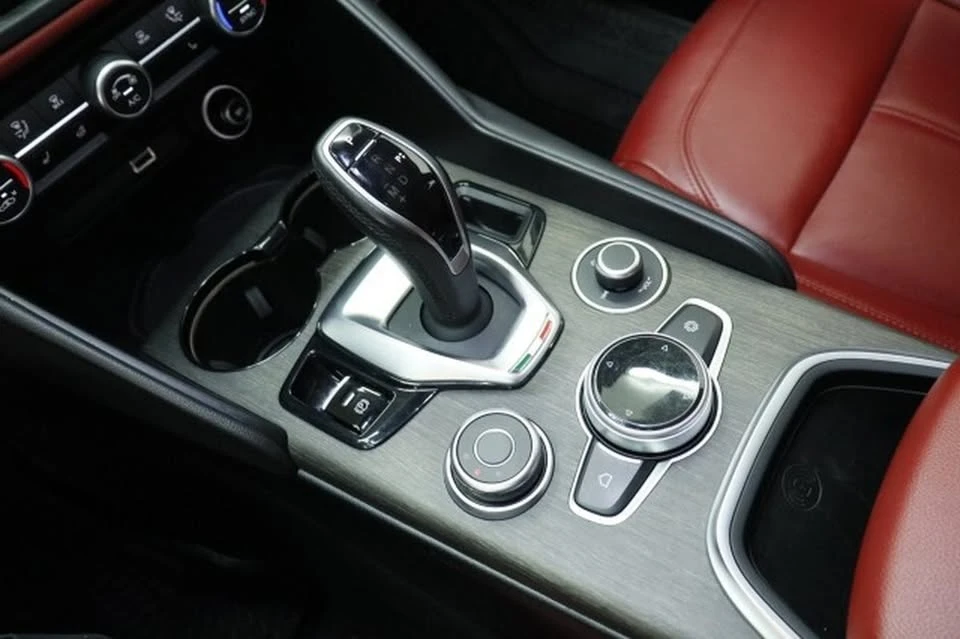 2021 Alfa Romeo Giulia - Image 18 of 20
