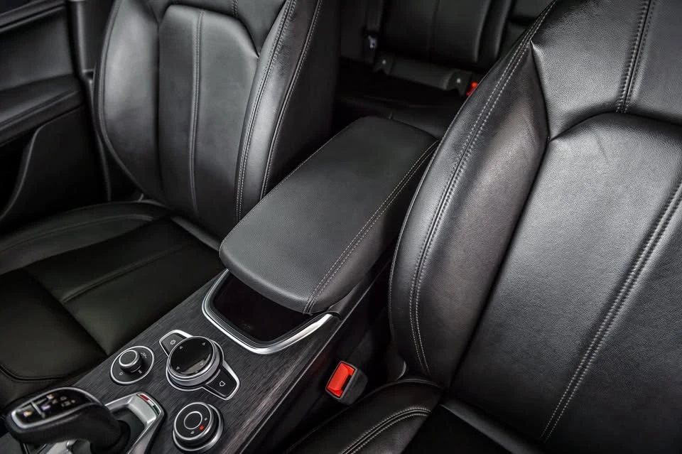 2021 Alfa Romeo Giulia - Image 14 of 20