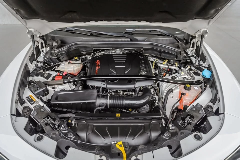 2021 Alfa Romeo Giulia - Image 8 of 20