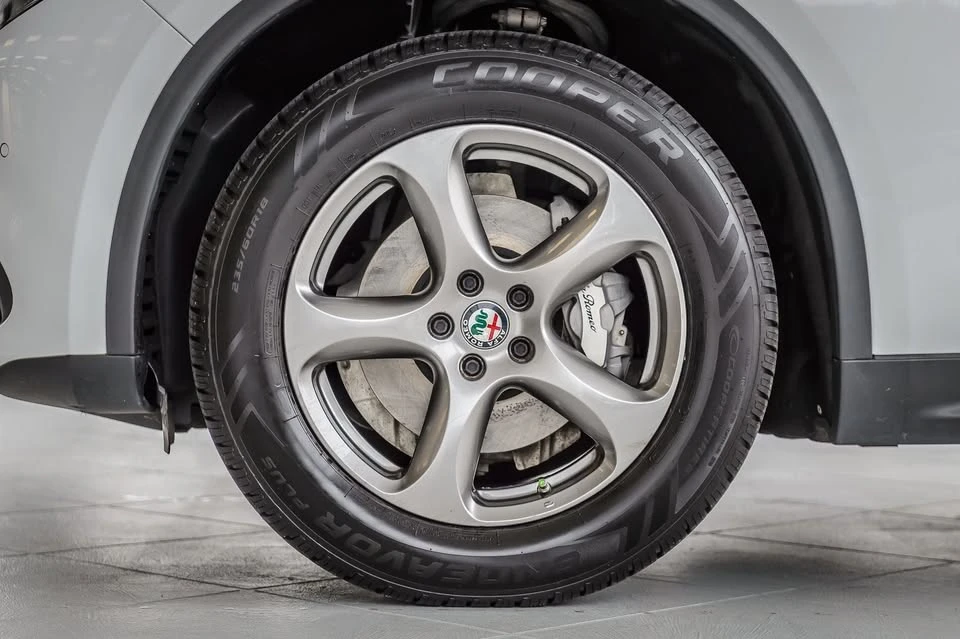 2021 Alfa Romeo Giulia - Image 7 of 20