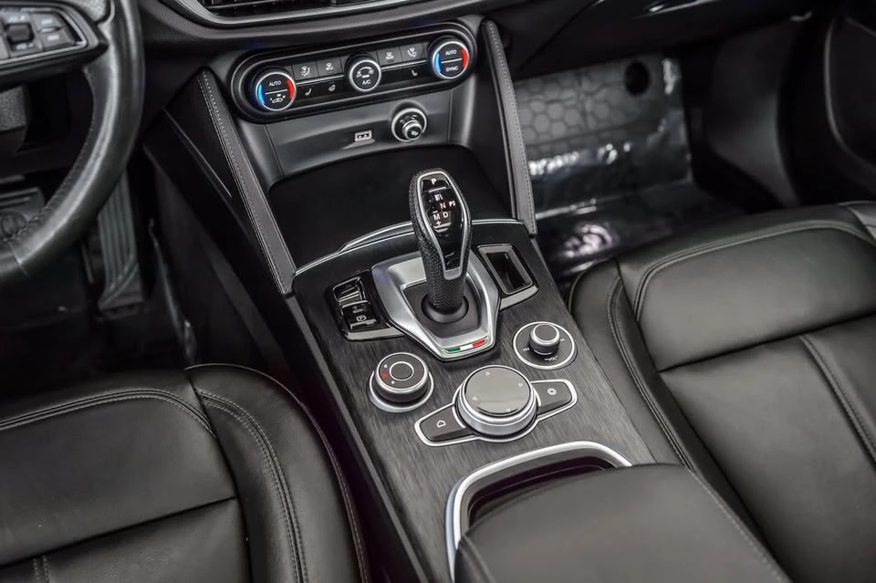 2021 Alfa Romeo Giulia - Image 13 of 20