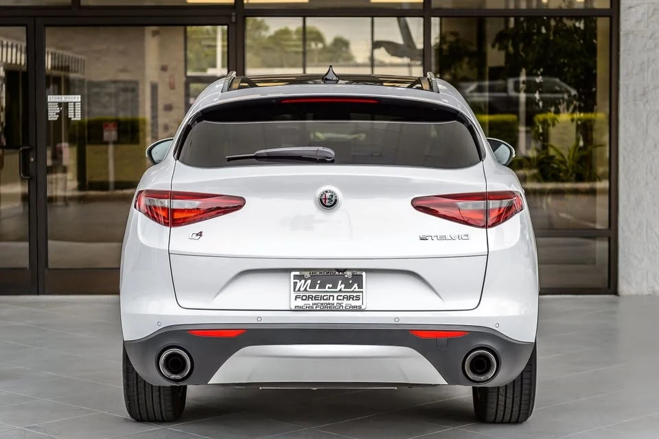 2021 Alfa Romeo Giulia - Image 5 of 20