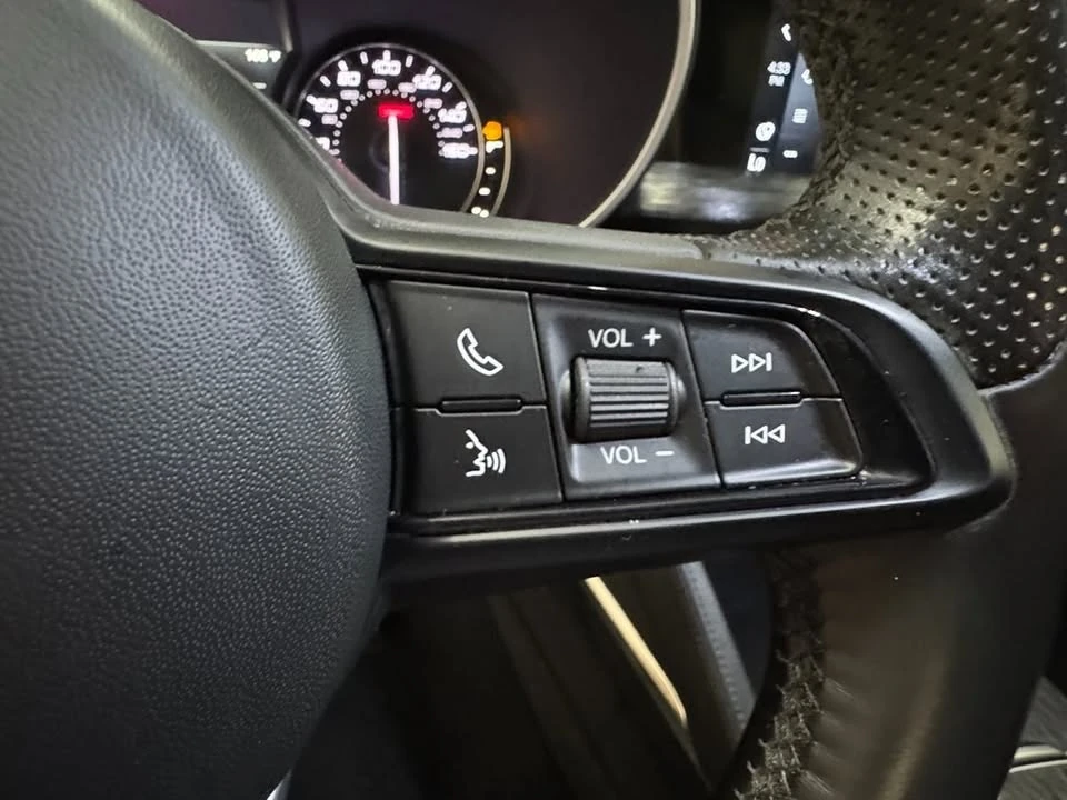 2021 Alfa Romeo Stelvio - Image 17 of 20