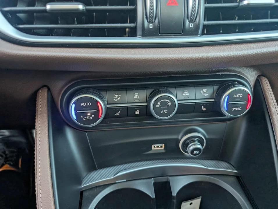 2021 Alfa Romeo Stelvio - Image 9 of 10