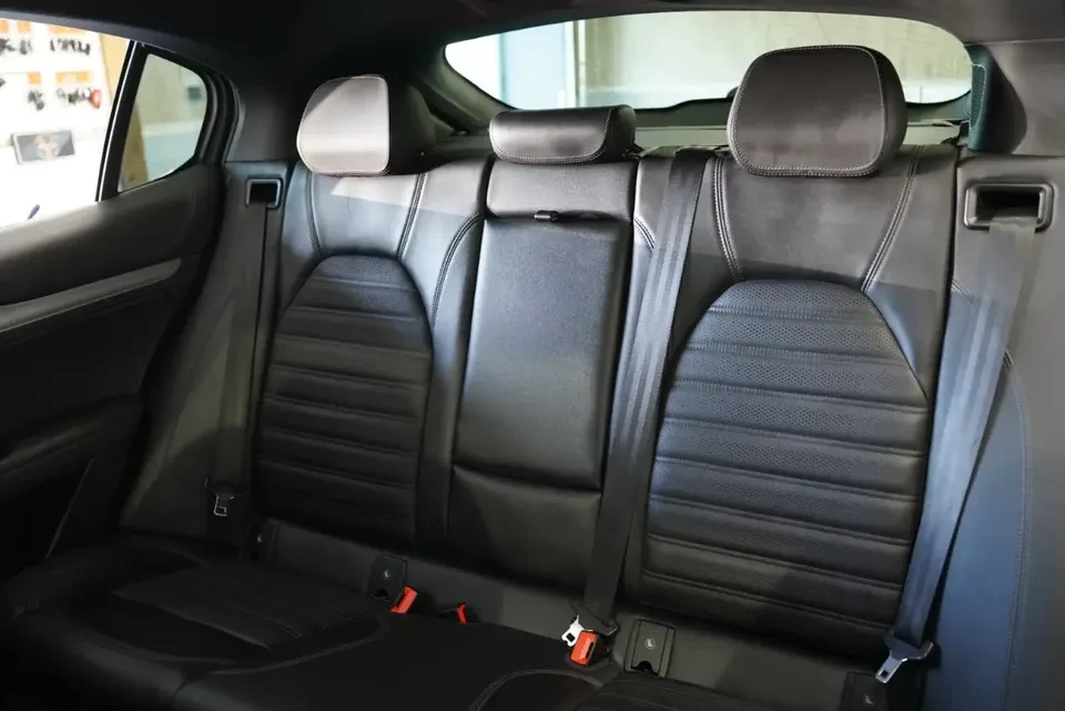 2021 Alfa Romeo Stelvio - Image 18 of 20