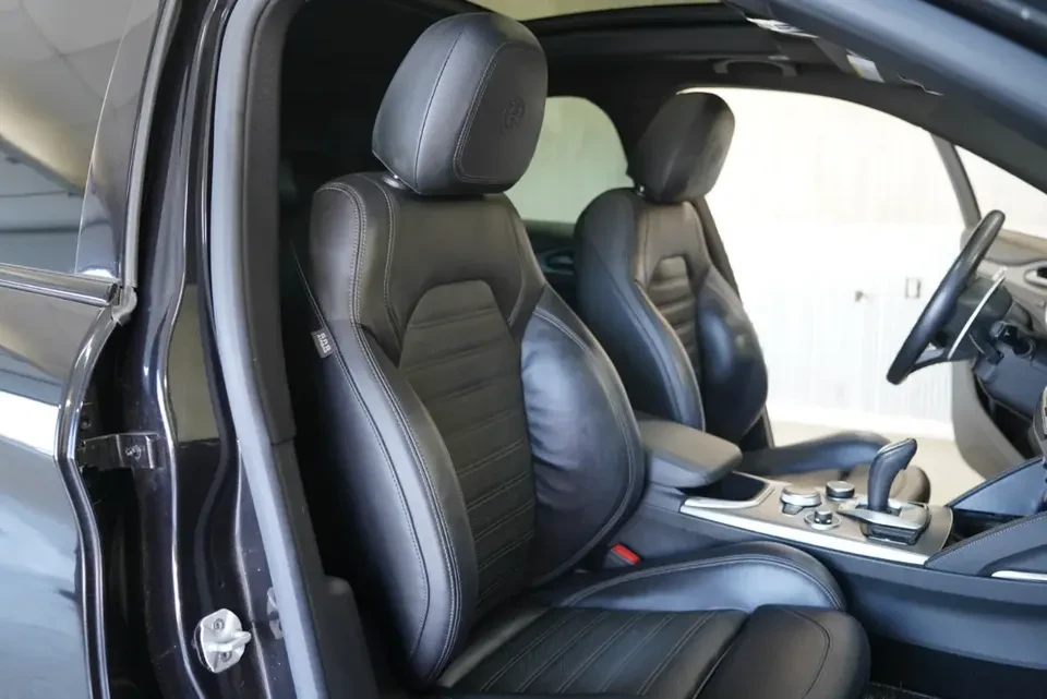 2021 Alfa Romeo Stelvio - Image 17 of 20