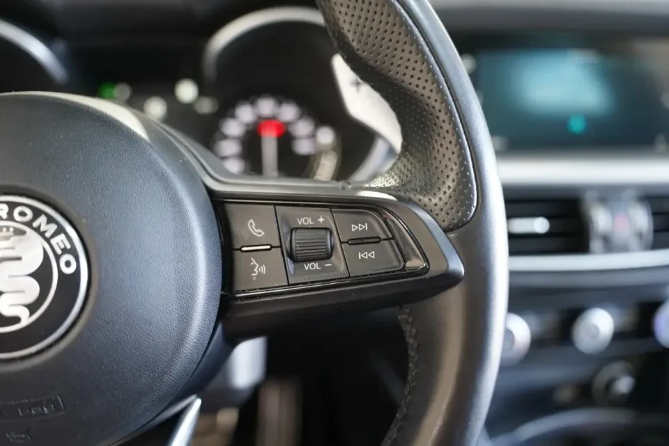 2021 Alfa Romeo Stelvio - Image 10 of 20