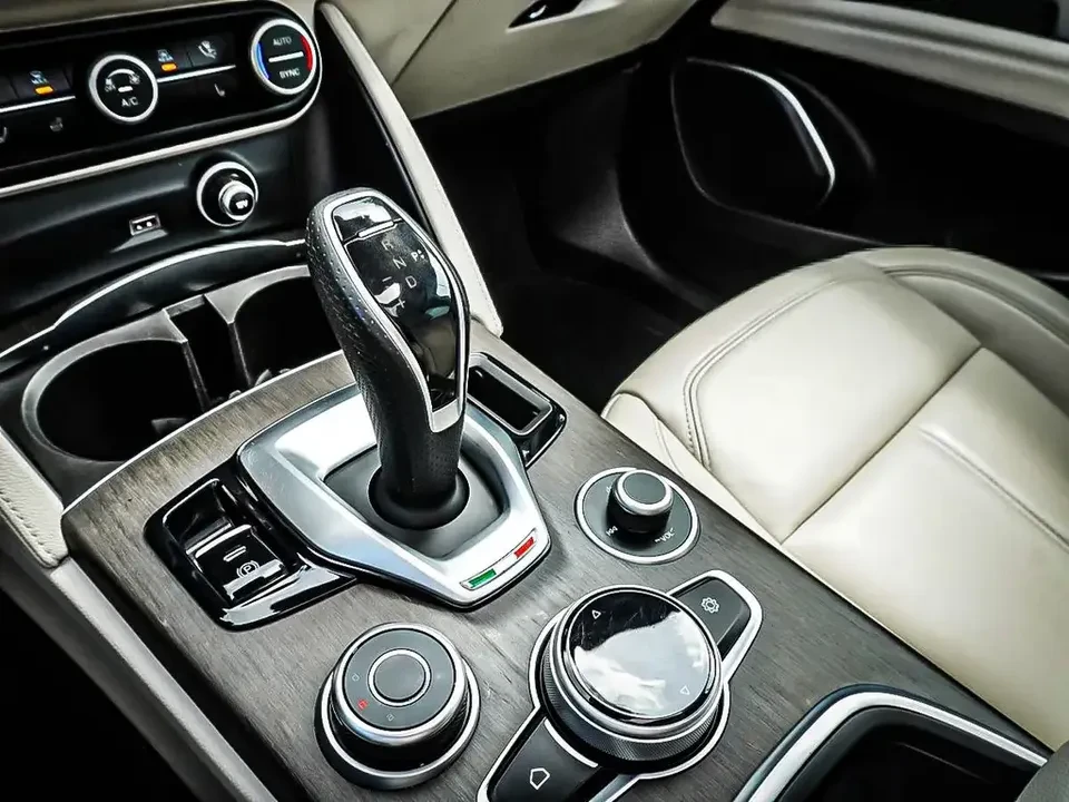 2021 Alfa Romeo Stelvio - Image 16 of 19