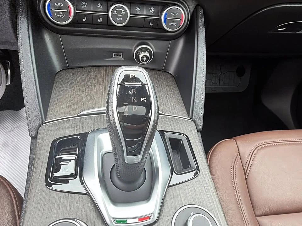 2021 Alfa Romeo Stelvio - Image 8 of 10