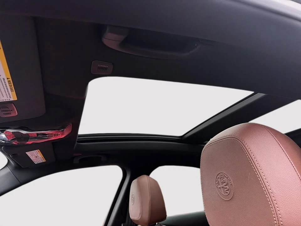 2021 Alfa Romeo Stelvio - Image 9 of 10