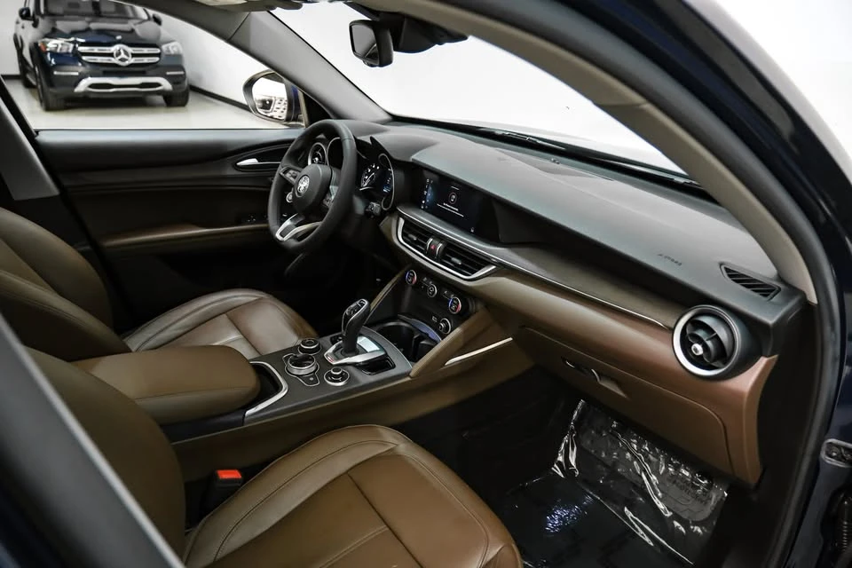 2021 Alfa Romeo Stelvio - Image 16 of 19