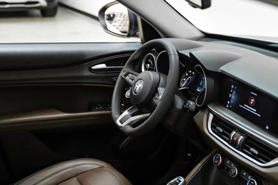 2021 Alfa Romeo Stelvio - Image 18 of 20