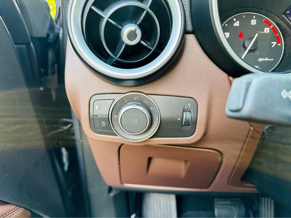 2021 Alfa Romeo Stelvio - Image 12 of 20