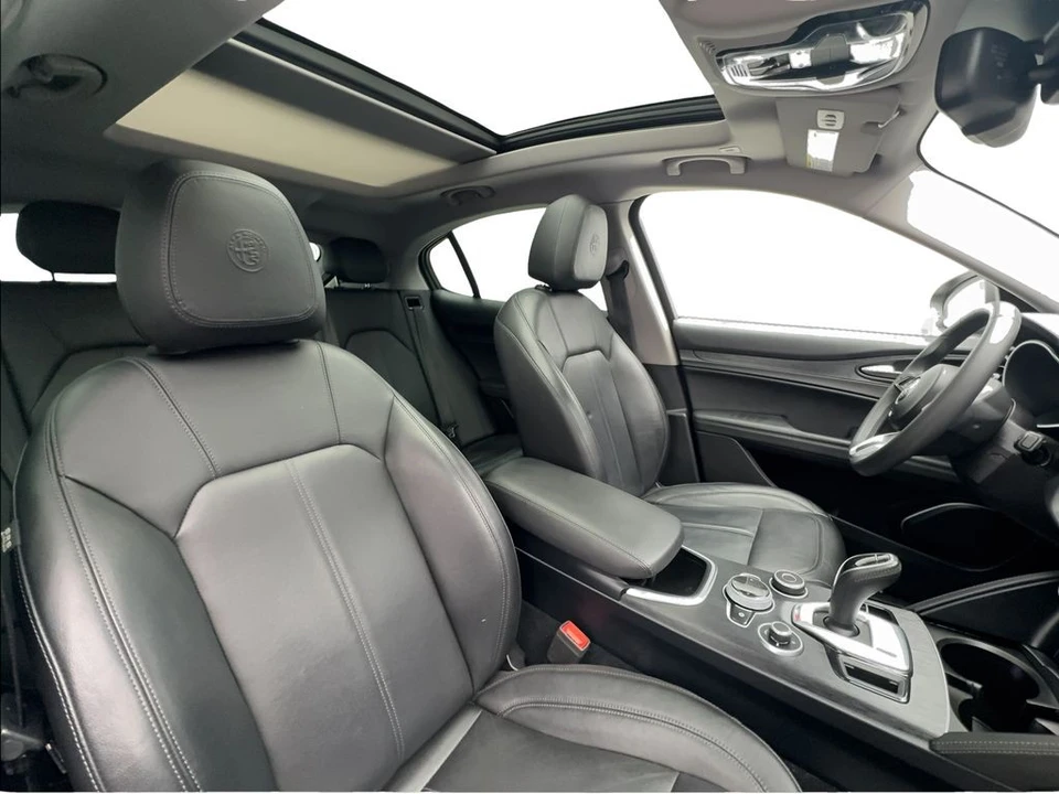 2021 Alfa Romeo Stelvio - Image 28 of 31