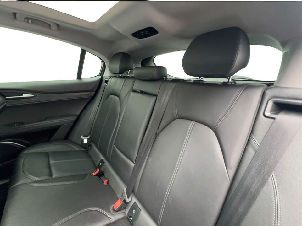 2021 Alfa Romeo Stelvio - Image 25 of 31