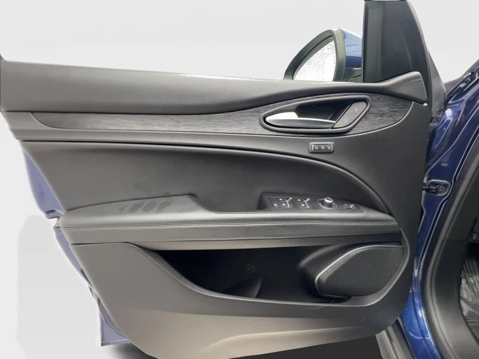 2021 Alfa Romeo Stelvio - Image 23 of 31