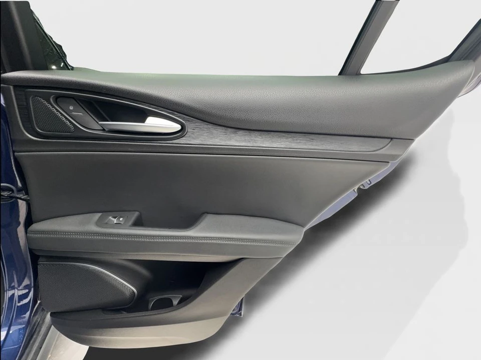 2021 Alfa Romeo Stelvio - Image 27 of 31