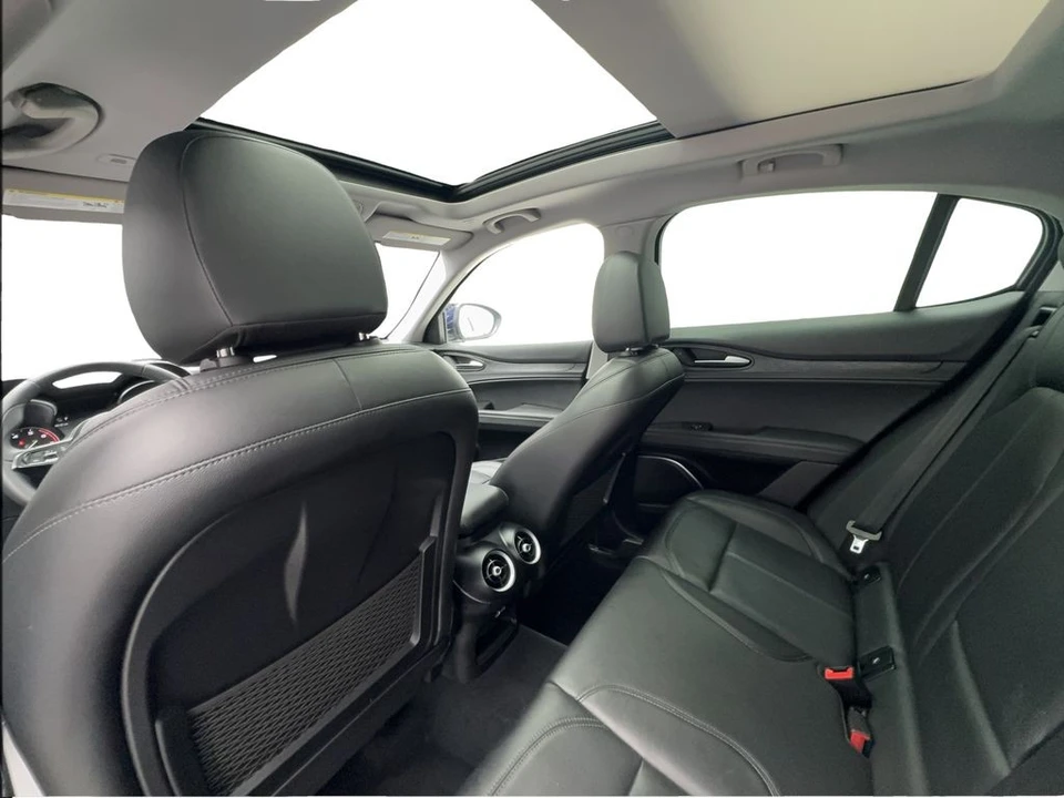 2021 Alfa Romeo Stelvio - Image 24 of 31