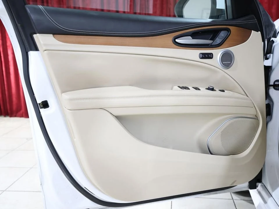 2021 Alfa Romeo Stelvio - Image 10 of 19