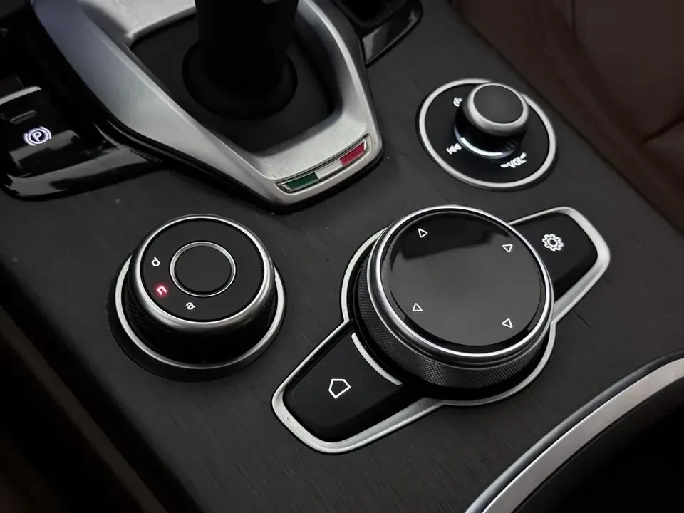 2021 Alfa Romeo Stelvio - Image 16 of 20