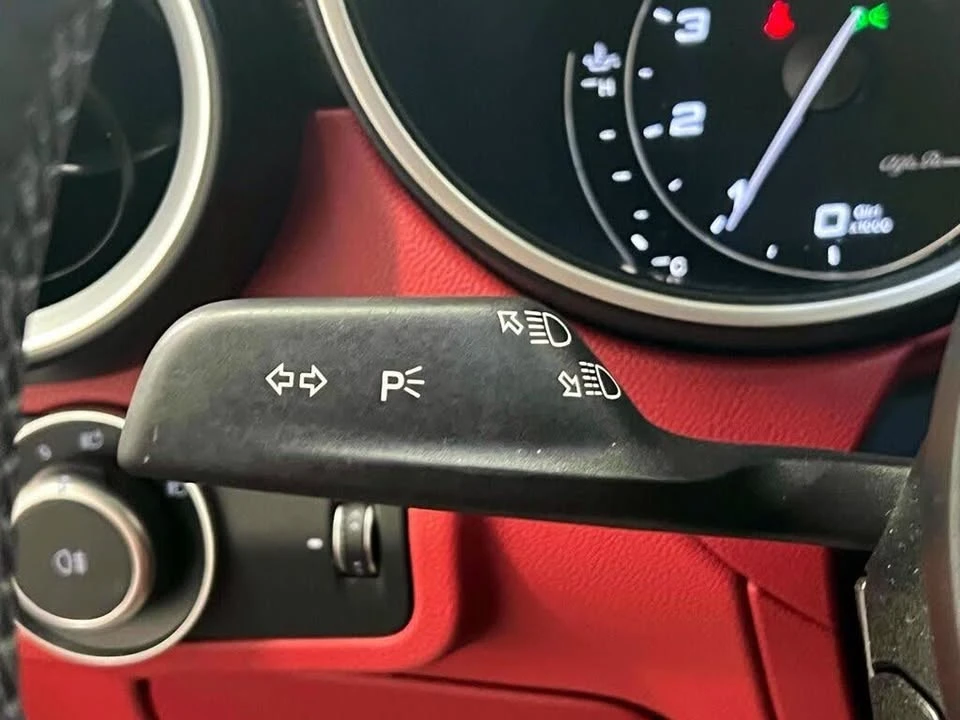 2021 Alfa Romeo Stelvio - Image 18 of 20