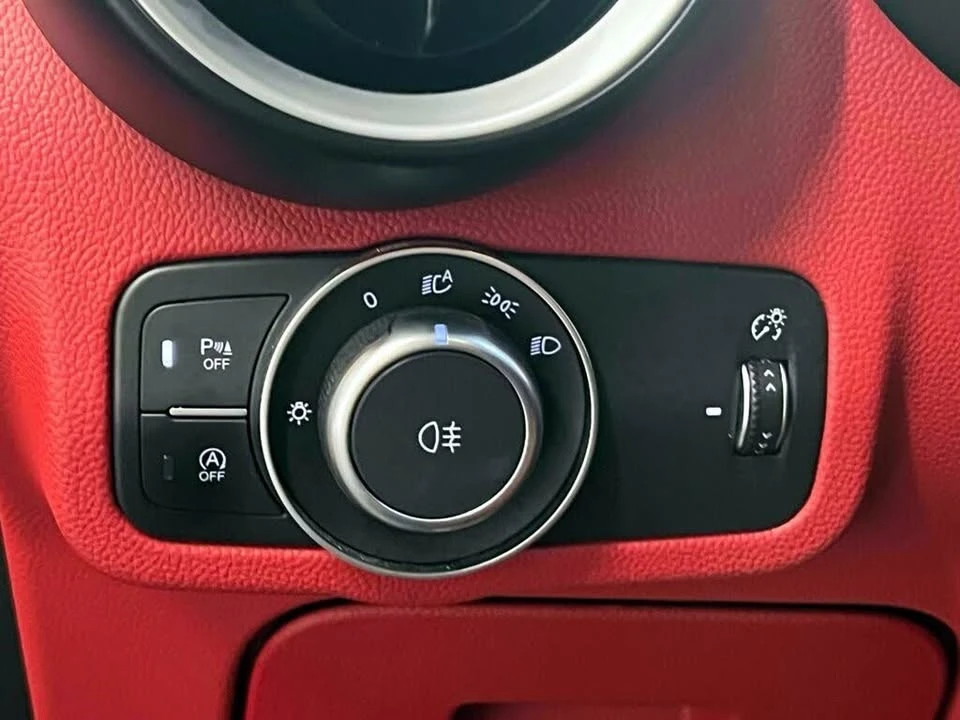 2021 Alfa Romeo Stelvio - Image 15 of 20