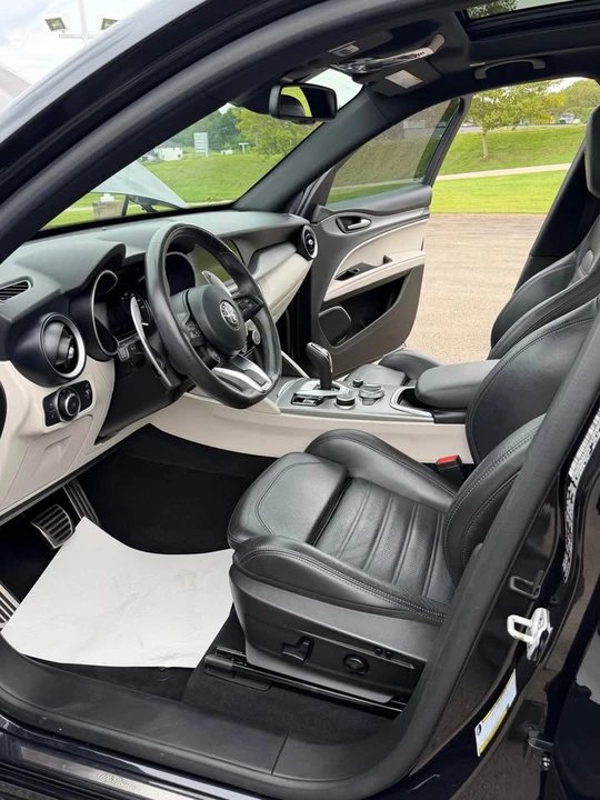 2021 Alfa Romeo Stelvio - Image 8 of 19