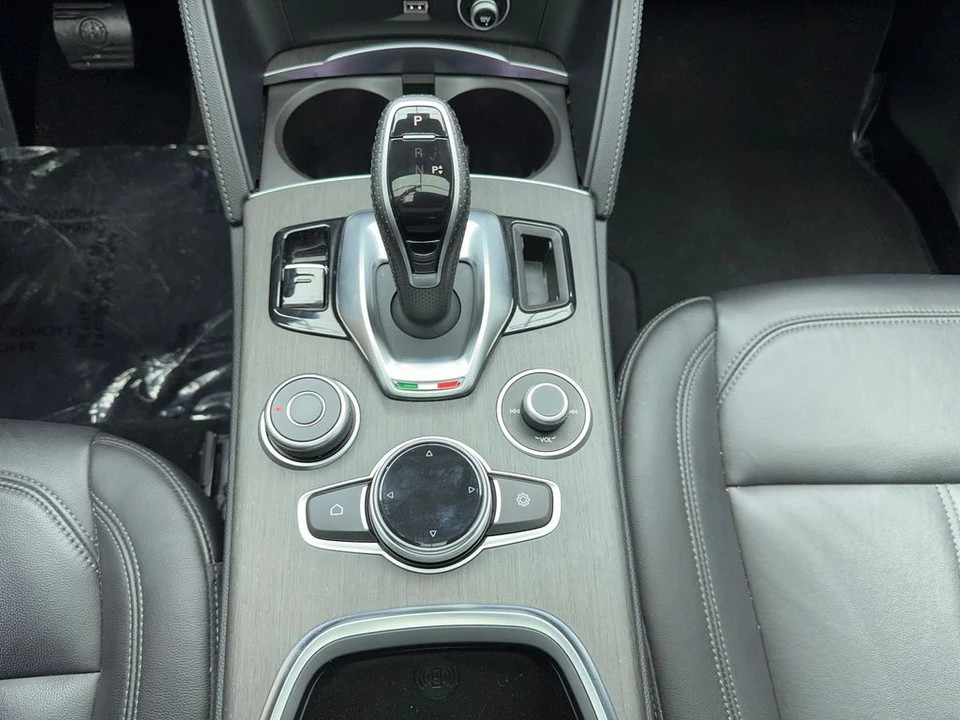 2021 Alfa Romeo Stelvio - Image 18 of 21