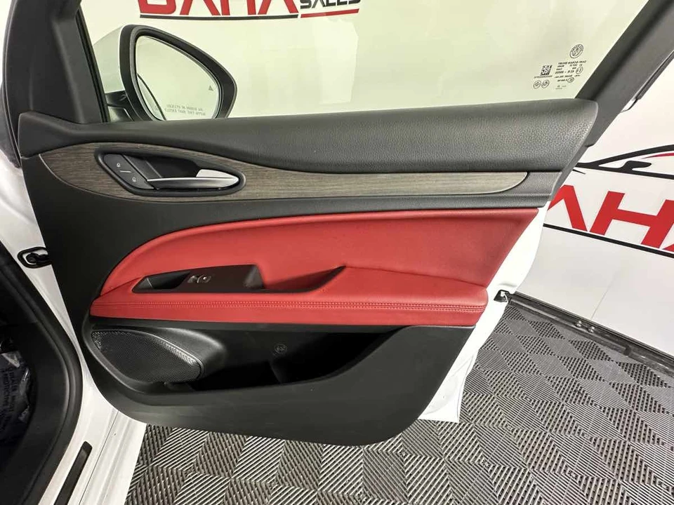 2021 Alfa Romeo Stelvio - Image 18 of 21