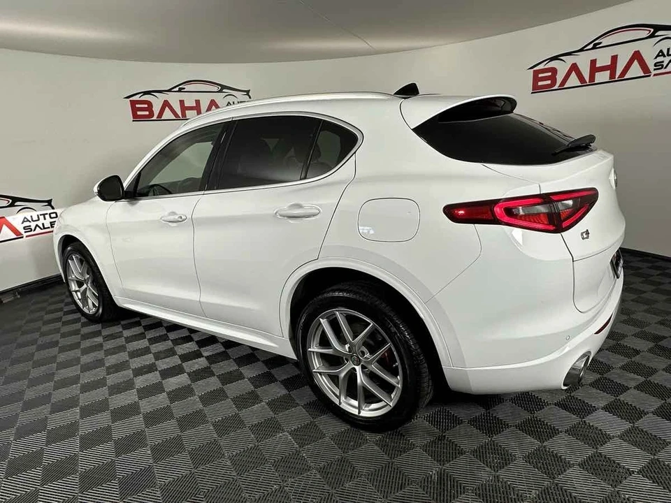 2021 Alfa Romeo Stelvio - Image 5 of 21