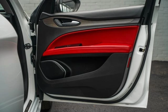 2021 Alfa Romeo Stelvio - Image 24 of 31